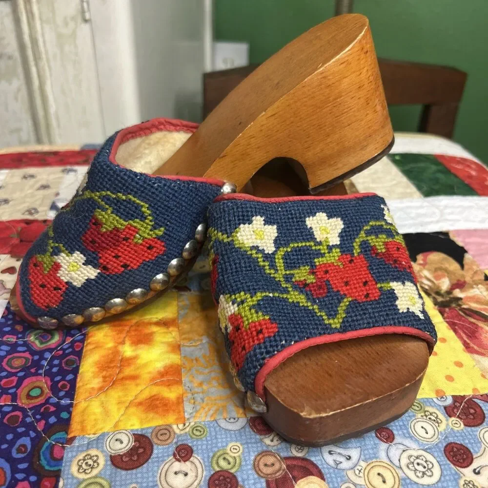 1970s Vtg Wooden Clog Size 7 w/ Strawberries Cottage Country Boho Artsy